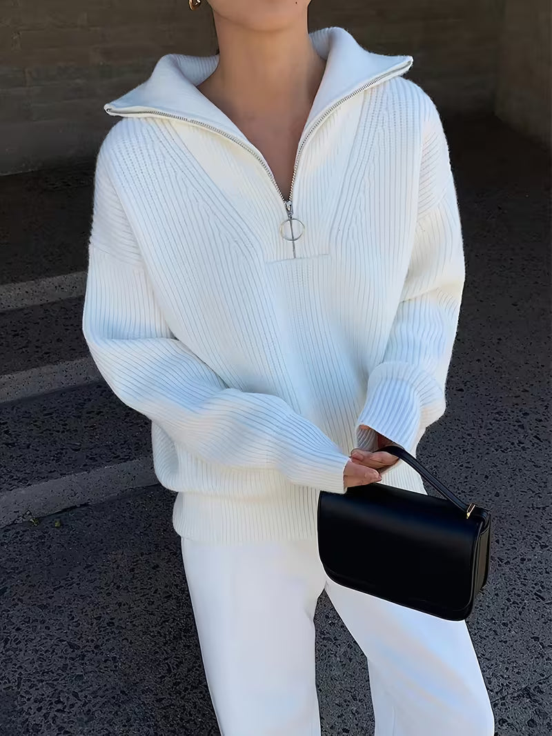 Der Clean-Girl-Pullover mit halbem Reißverschluss