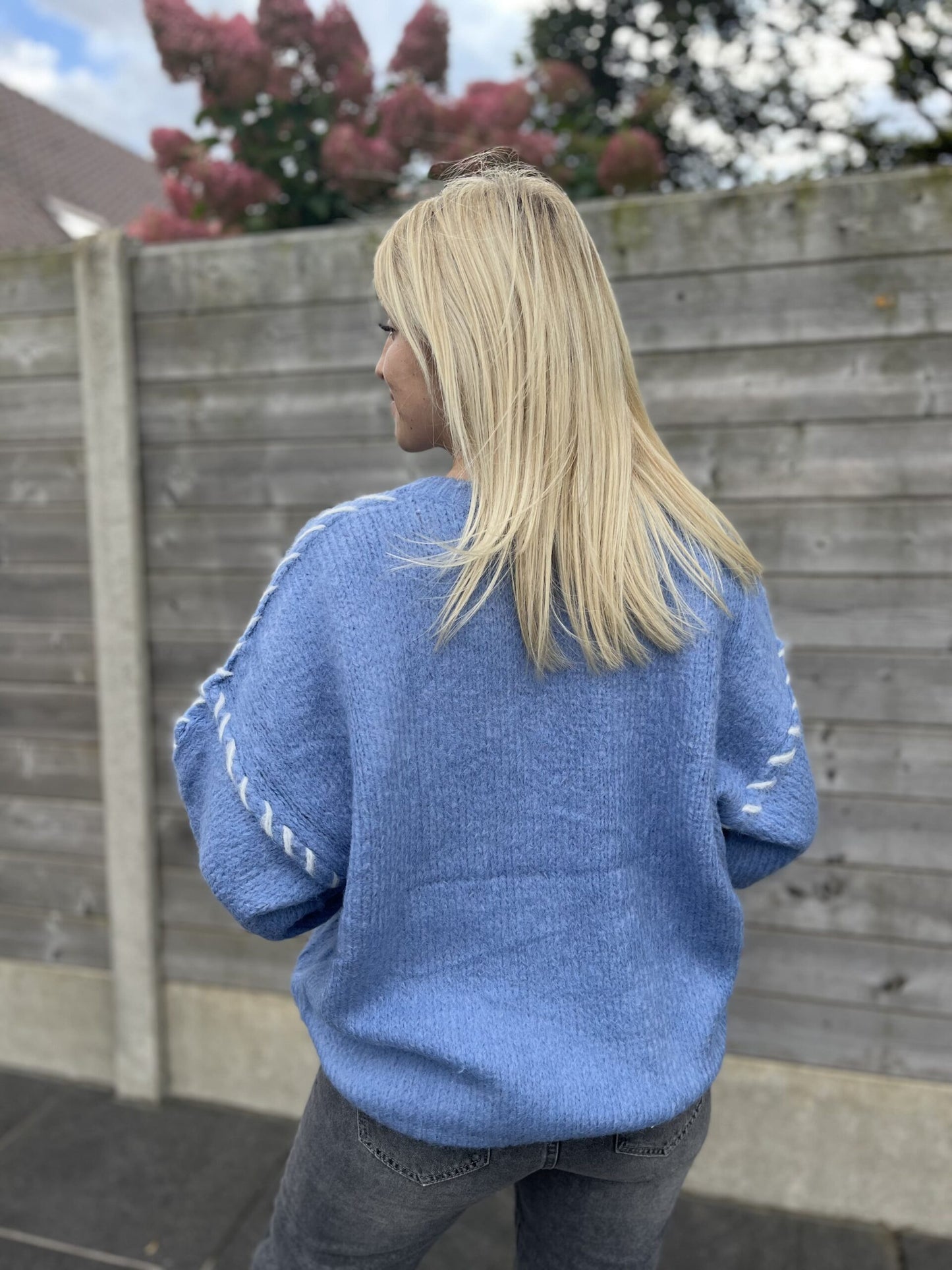 Oversized Knit Pullover in Blau